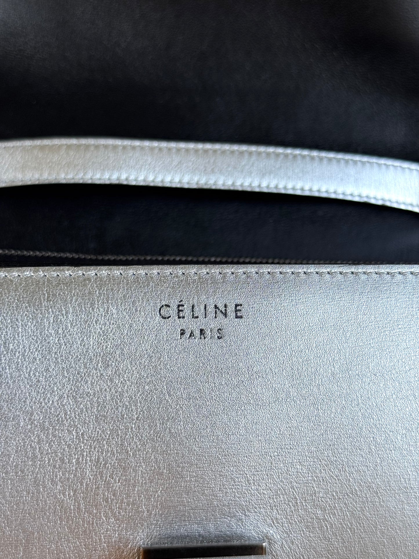 Pre-owned Céline Classic Box Medium Silver Leather Bag