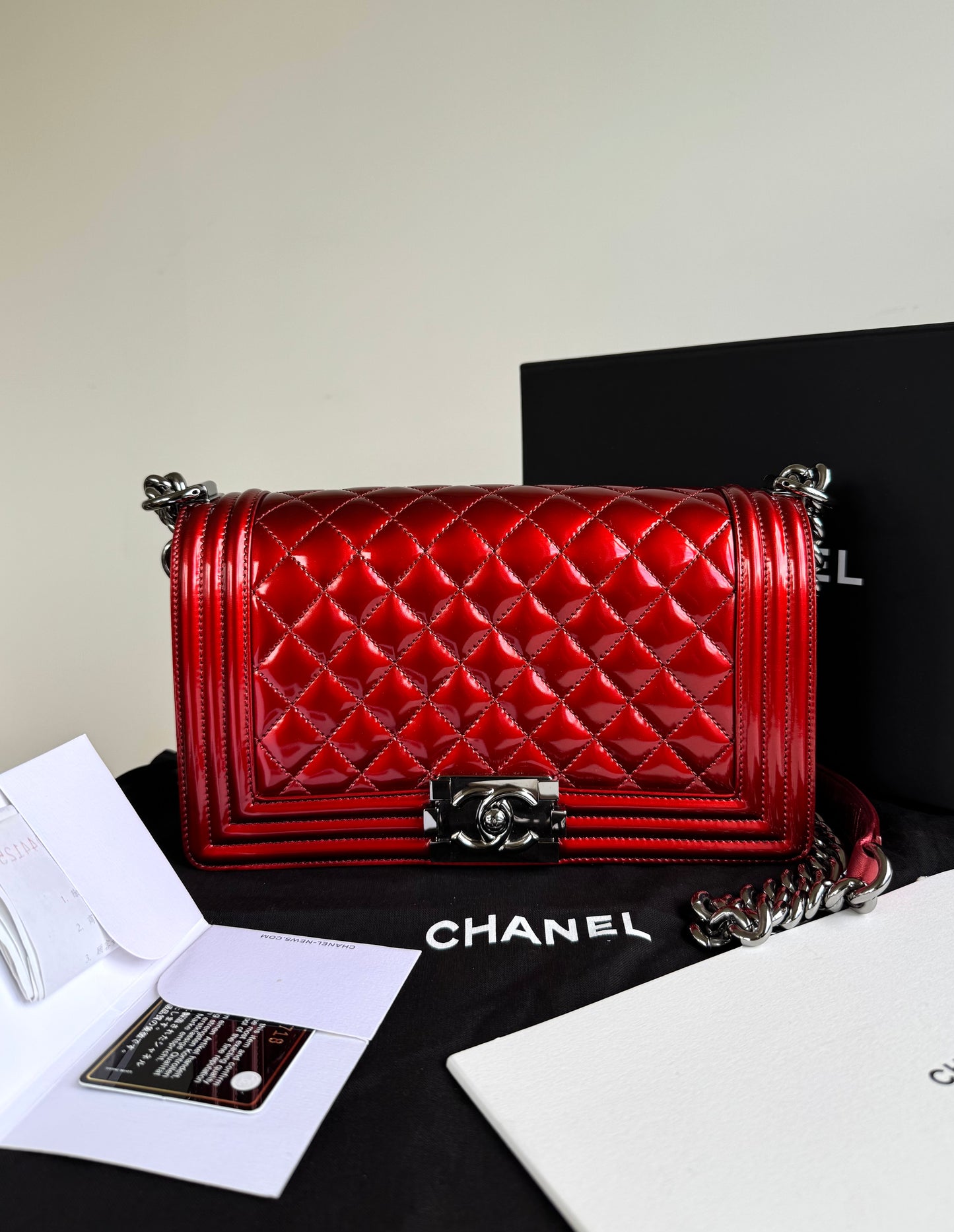 Pre-owned Chanel Boy Medium Metallic Red Patent Leather Bag