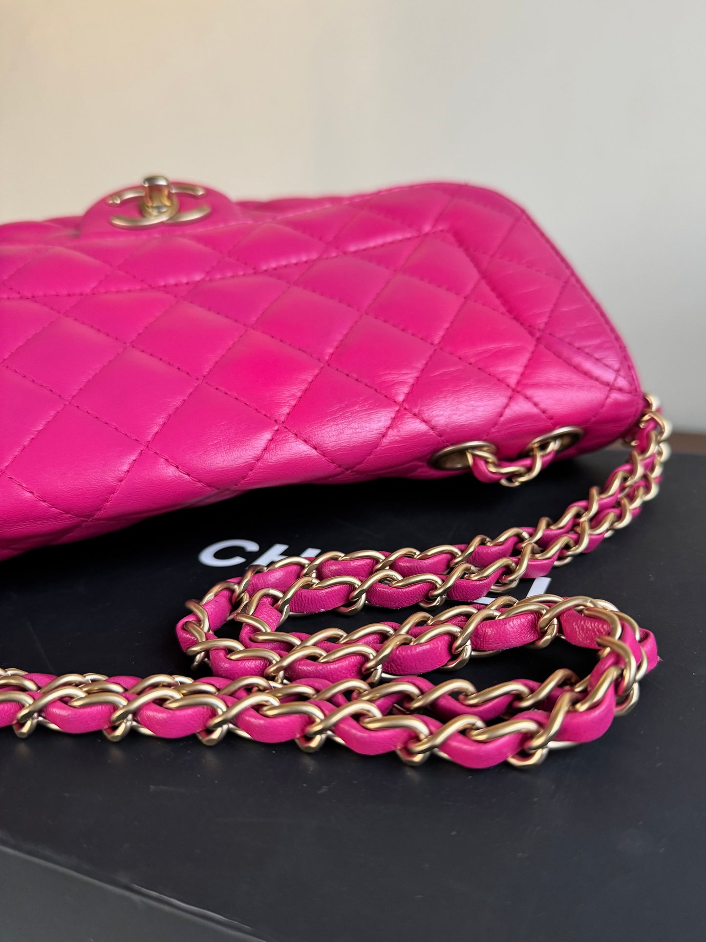 Pre-owned Chanel Paris-Seoul Mademoiselle Chic Medium Pink Leather Bag