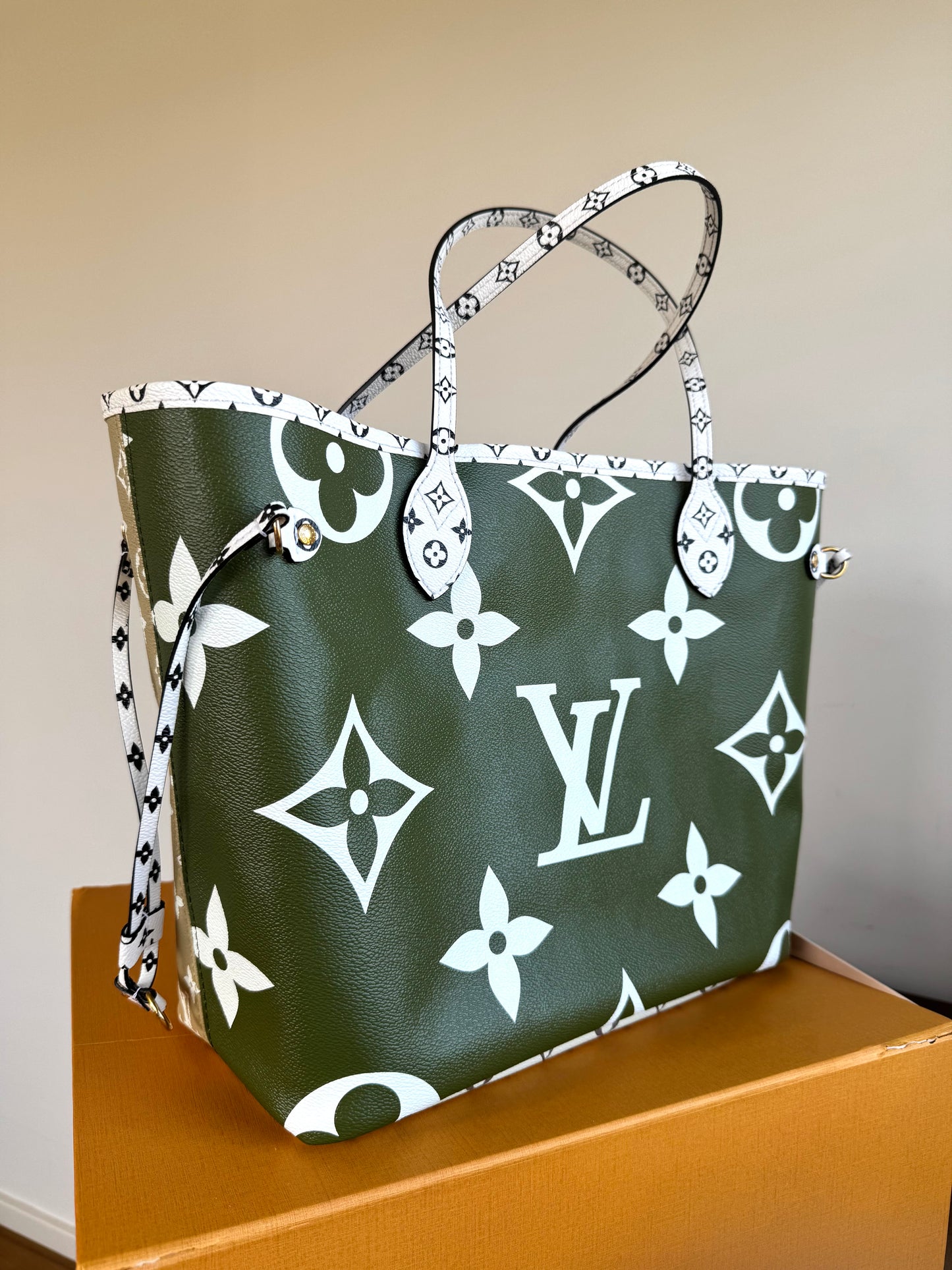 Pre-owned Louis Vuitton Neverfull MM Monogram Giant Kaki Tote Bag