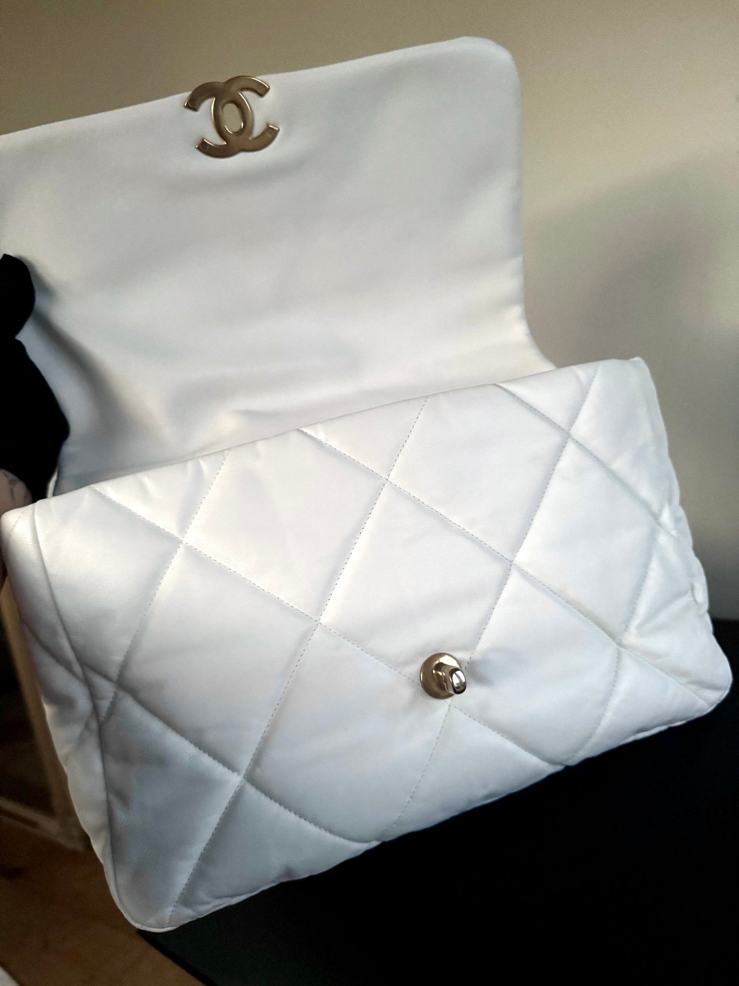 Pre-owned Chanel 19 Maxi White Lambskin Flap Bag