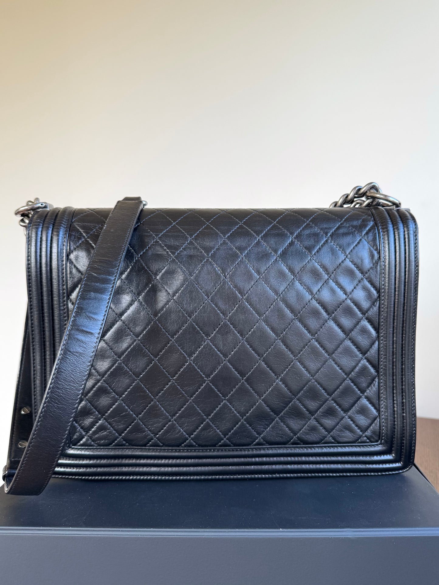 Pre-owned Chanel Boy Maxi Black Leather Flap Bag