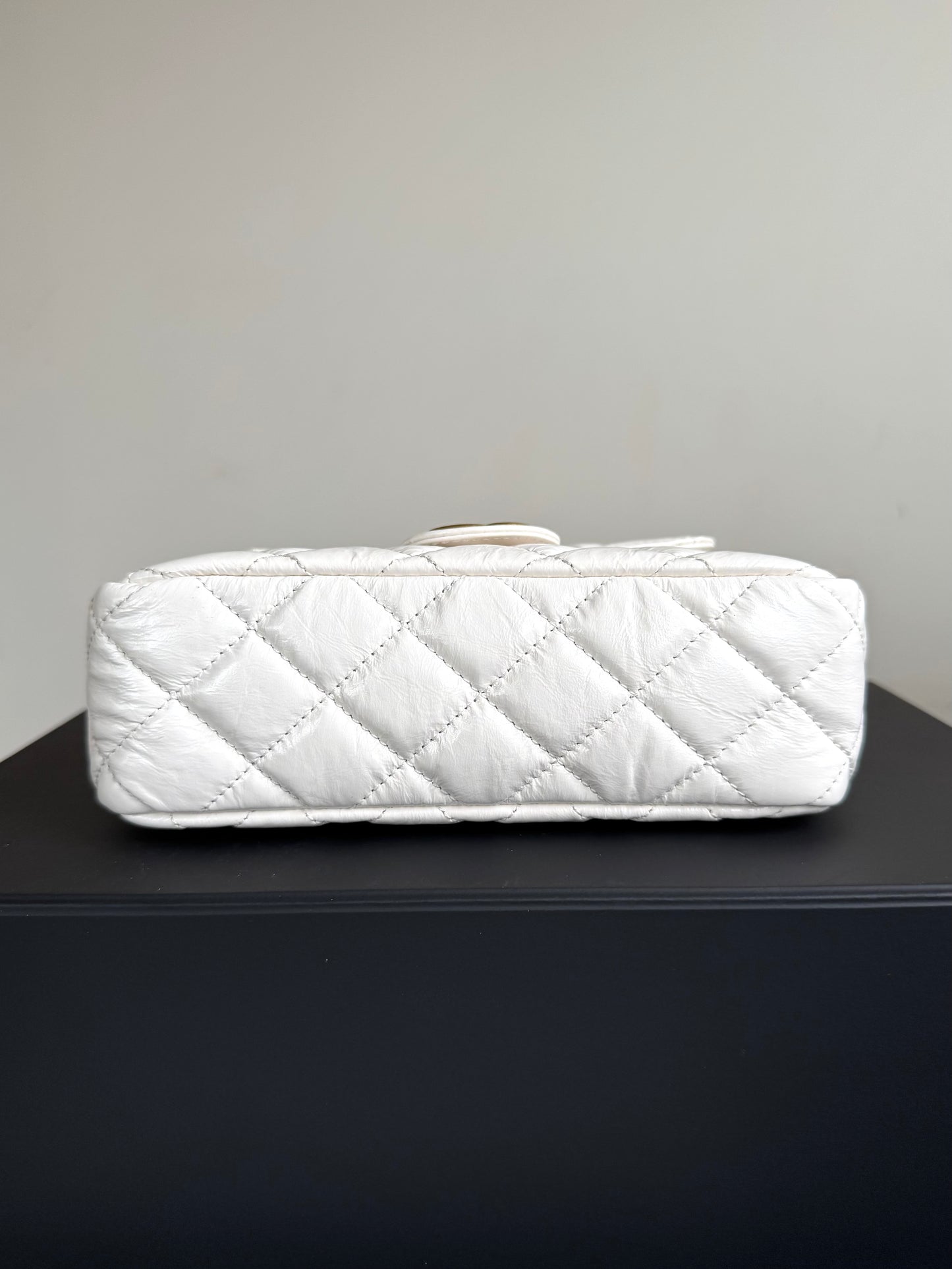 Pre-owned Chanel 2023 CC Small Wavy White Shiny Calfskin Hobo Bag