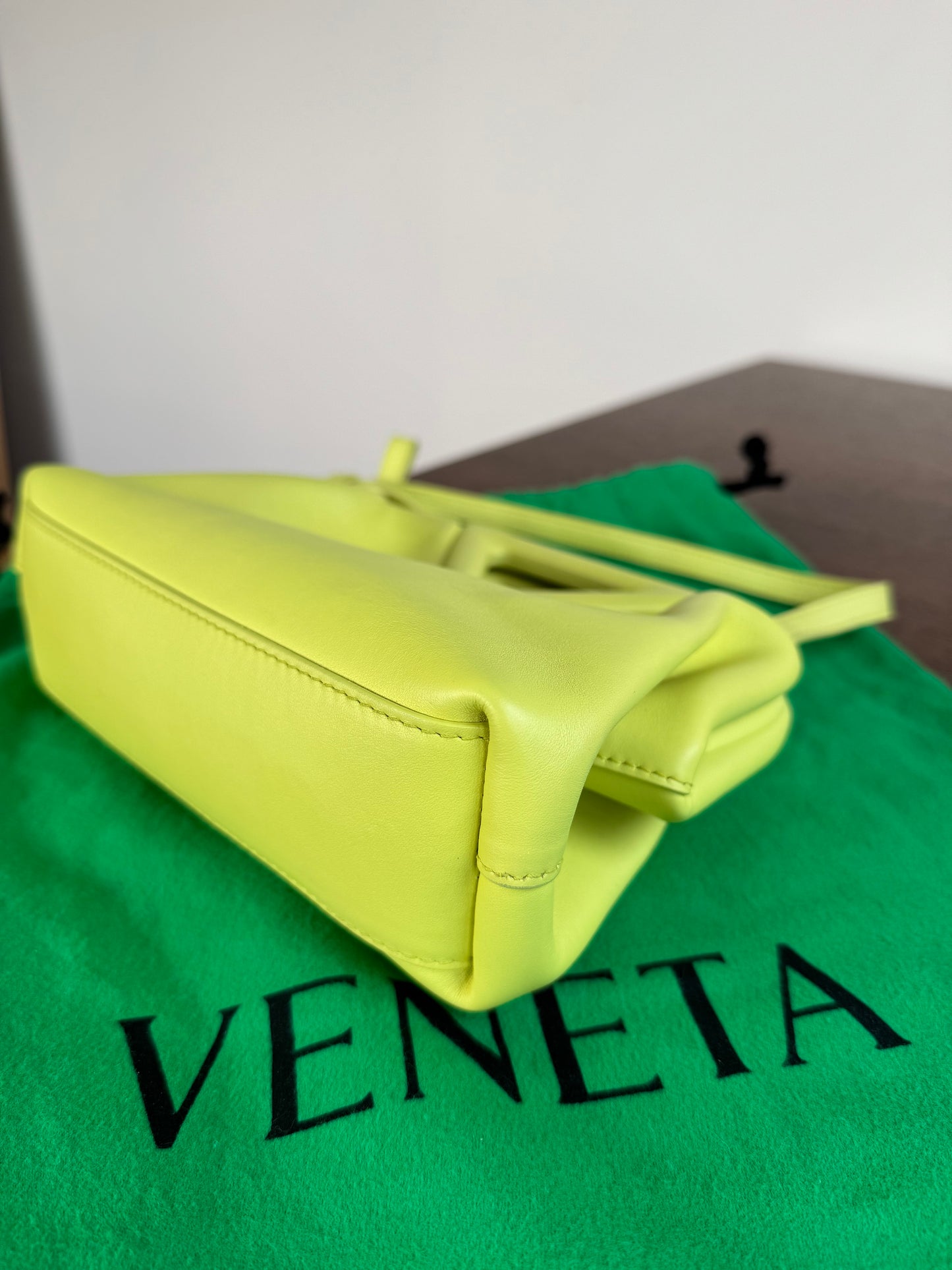 Pre-owned Bottega Veneta Point Small Seagrass Leather Bag