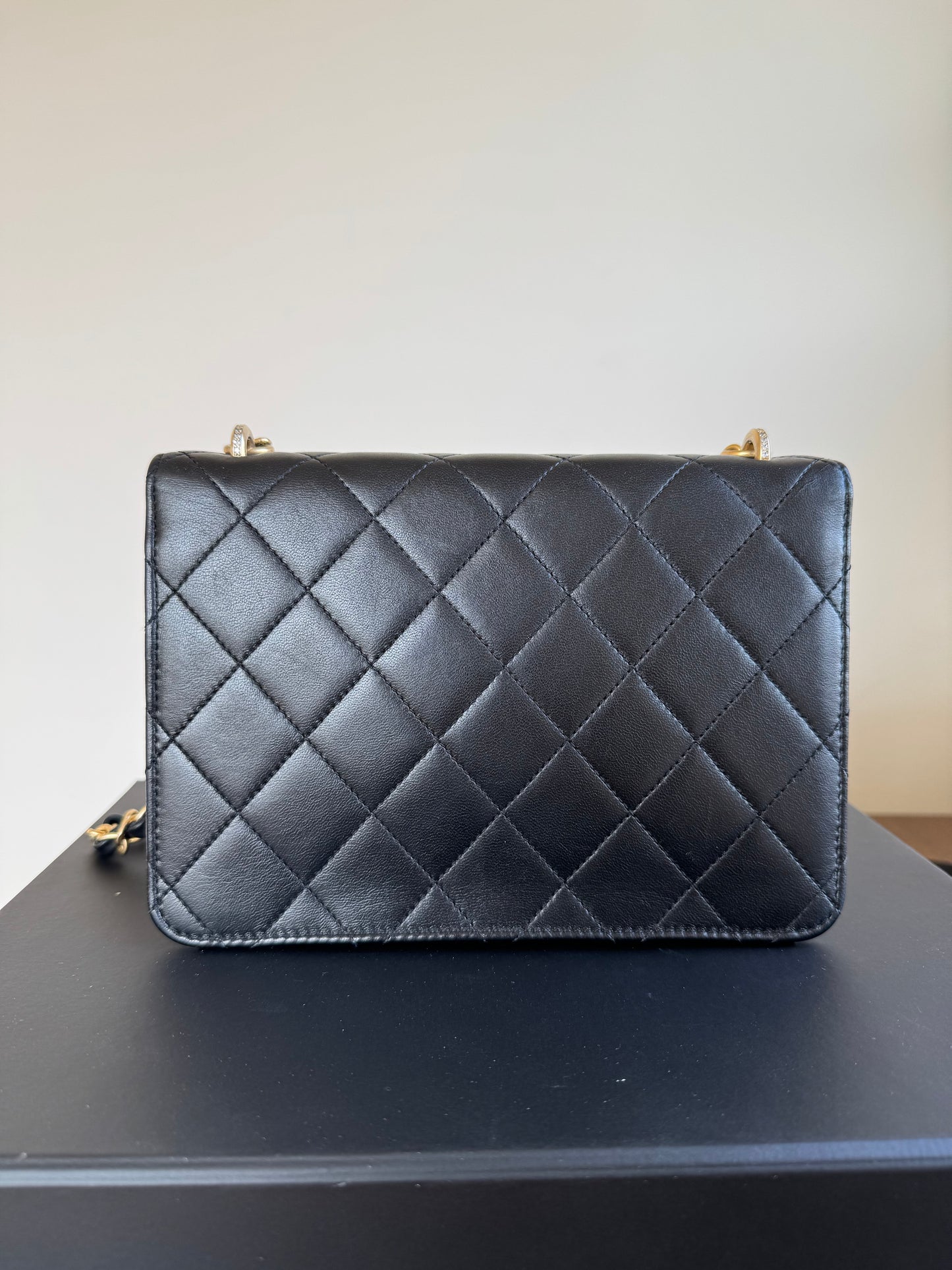 Pre-owned Chanel CC Crystal Geometric Black Lambskin Flap Bag