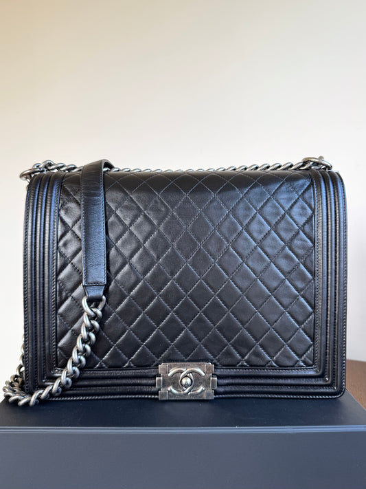 Pre-owned Chanel Boy Maxi Black Leather Flap Bag
