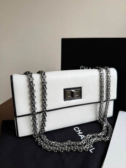 Pre-owned Chanel Mademoiselle East West White Leather Bag