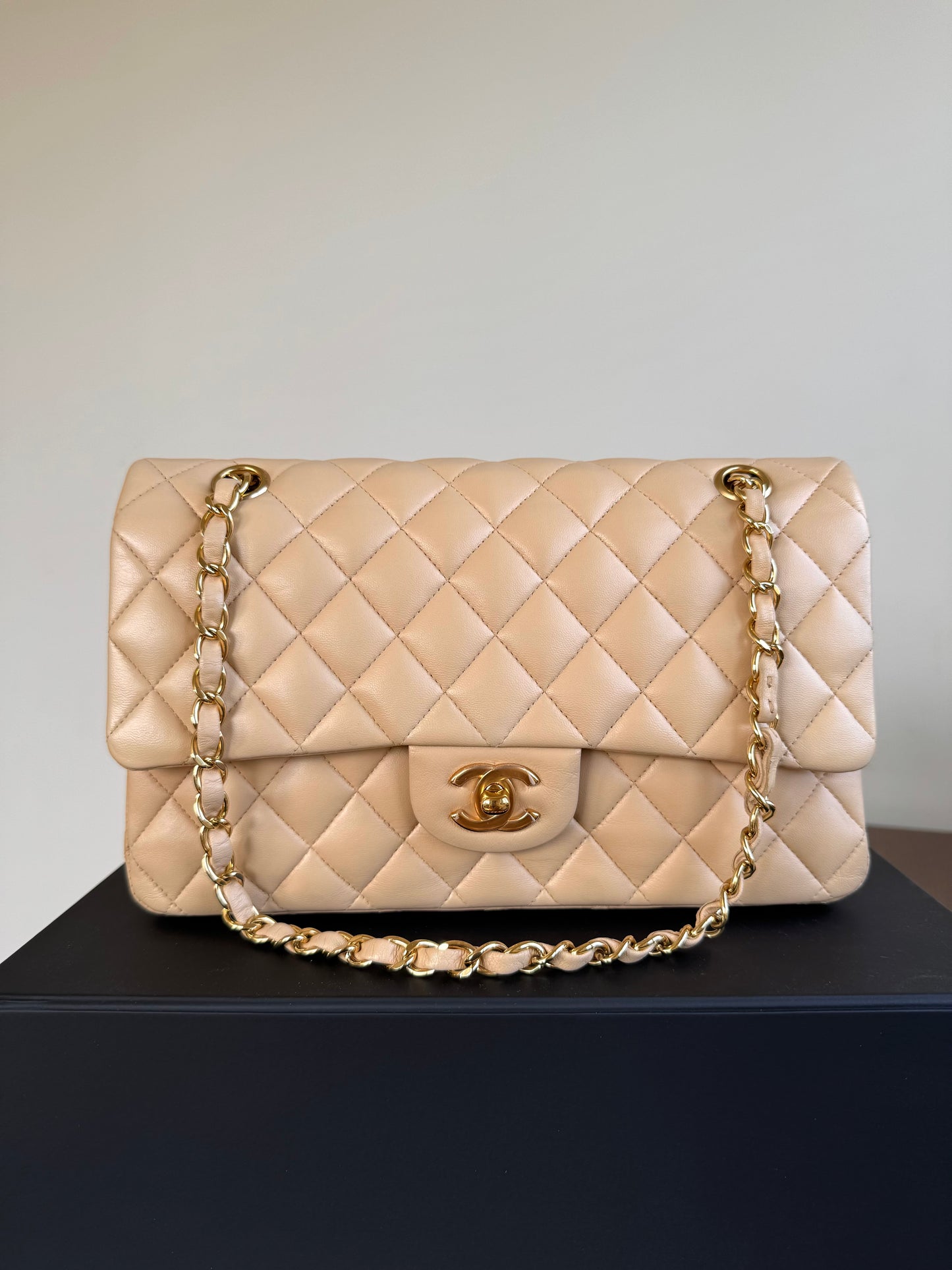 Pre-owned Chanel Timeless Classic Medium Beige Lambskin Flap Bag