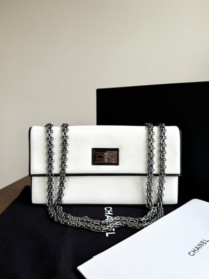Pre-owned Chanel Mademoiselle East West White Leather Bag