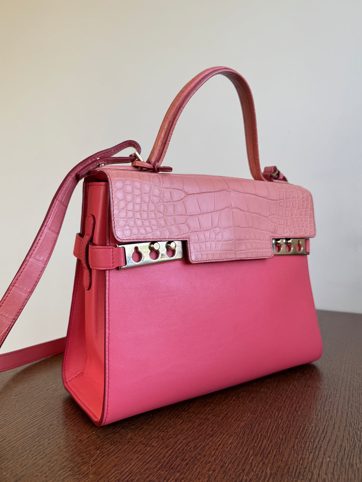 Pre-owned Delvaux Tempête MM Salmon Pink Crocodile Leather Bag