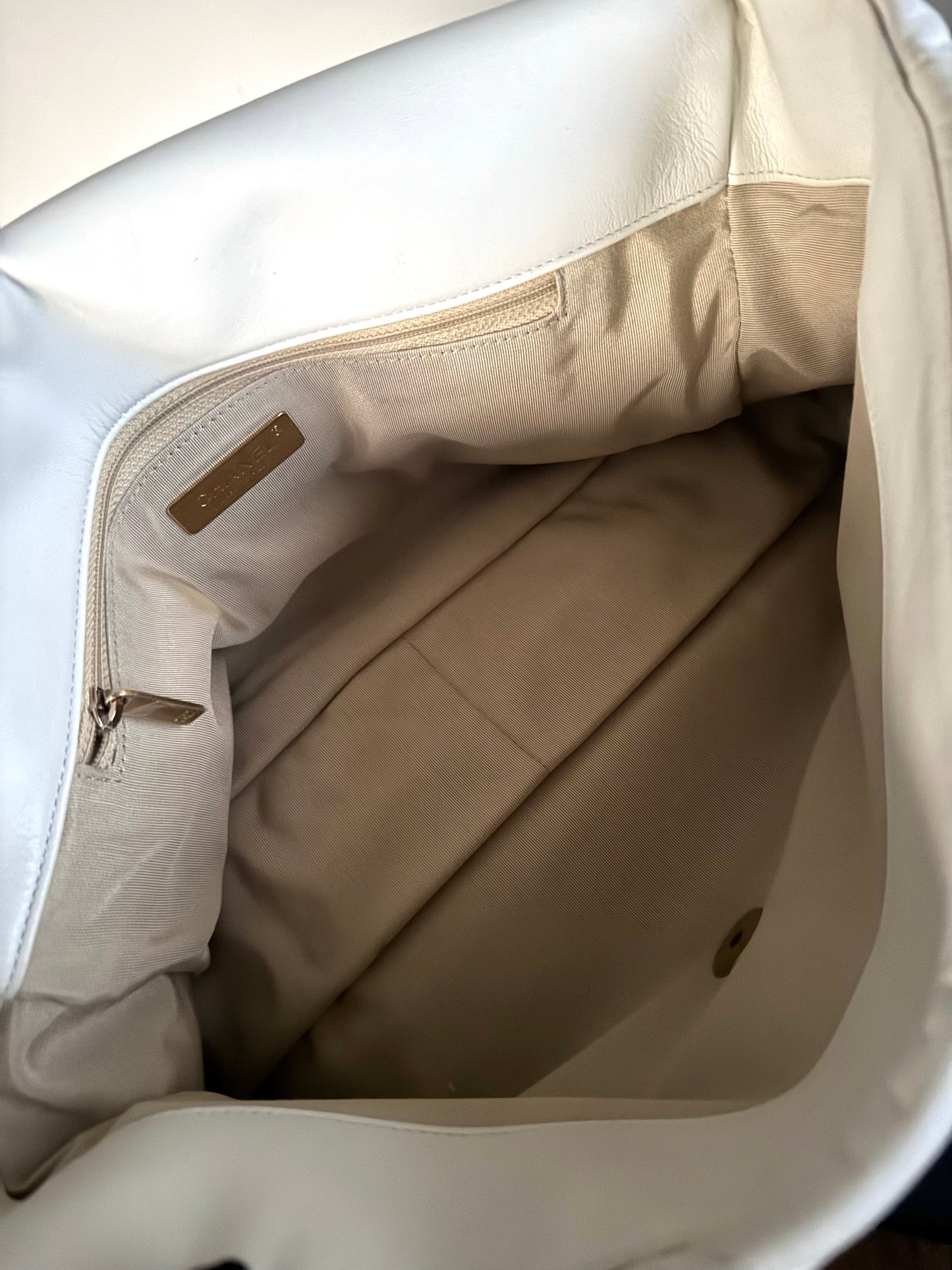 Pre-owned Chanel 19 Maxi White Lambskin Flap Bag