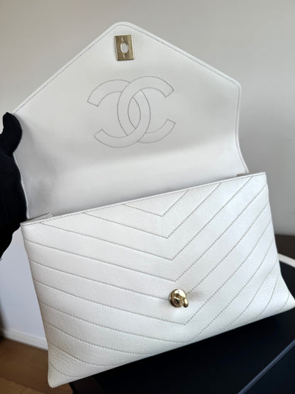 Pre-owned Chanel Coco Chevron Medium White Calfskin Envelope Bag