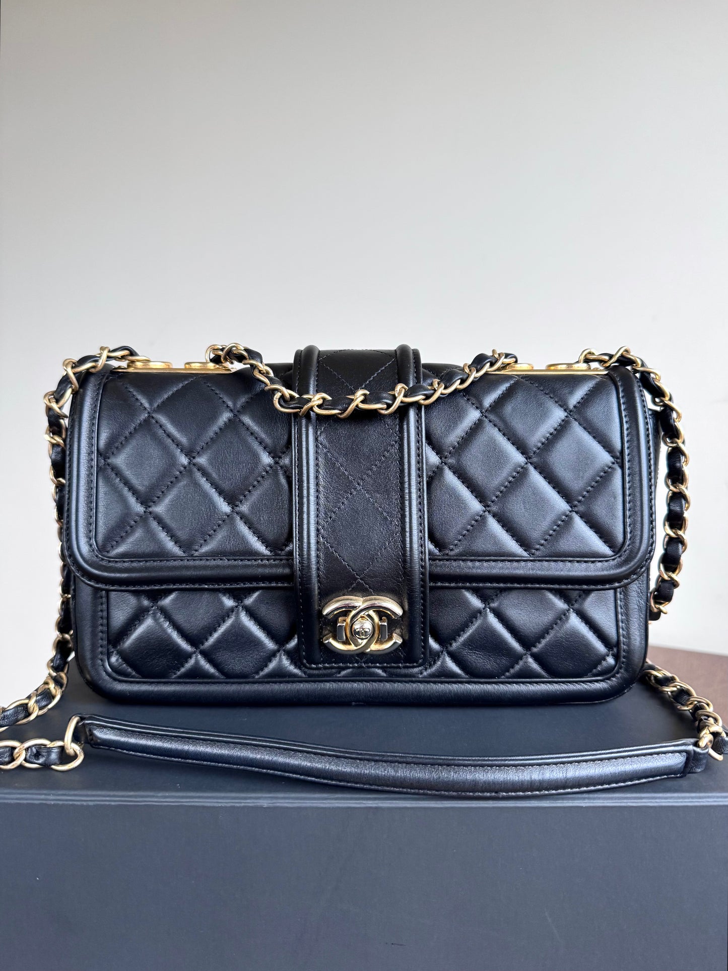 Pre-owned Chanel Elegant CC Medium Black Leather Flap Bag