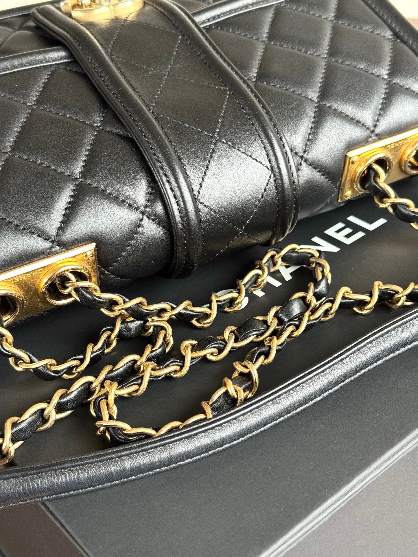 Pre-owned Chanel Elegant CC Medium Black Leather Flap Bag