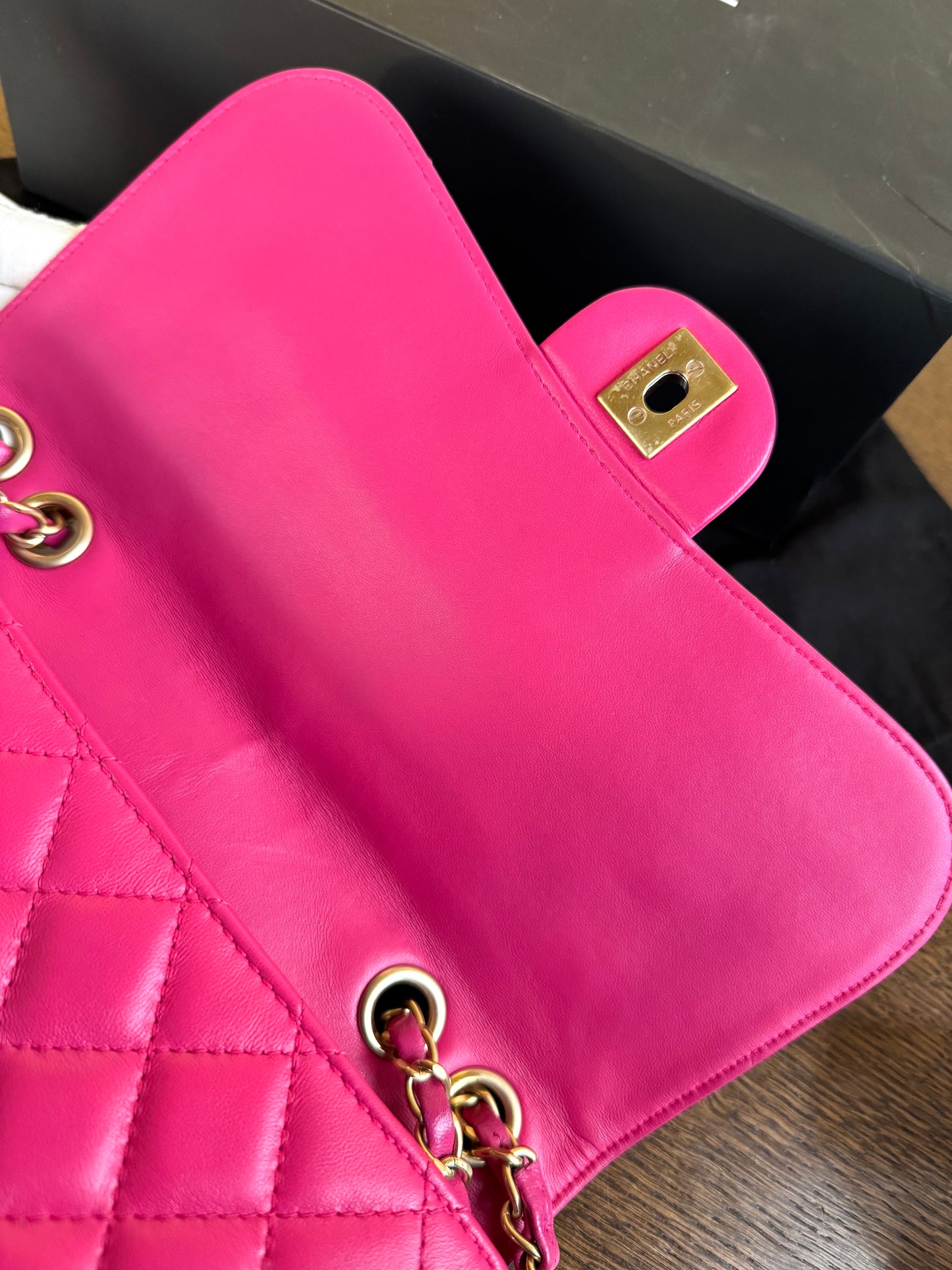 Pre-owned Chanel Paris-Seoul Mademoiselle Chic Medium Pink Leather Bag