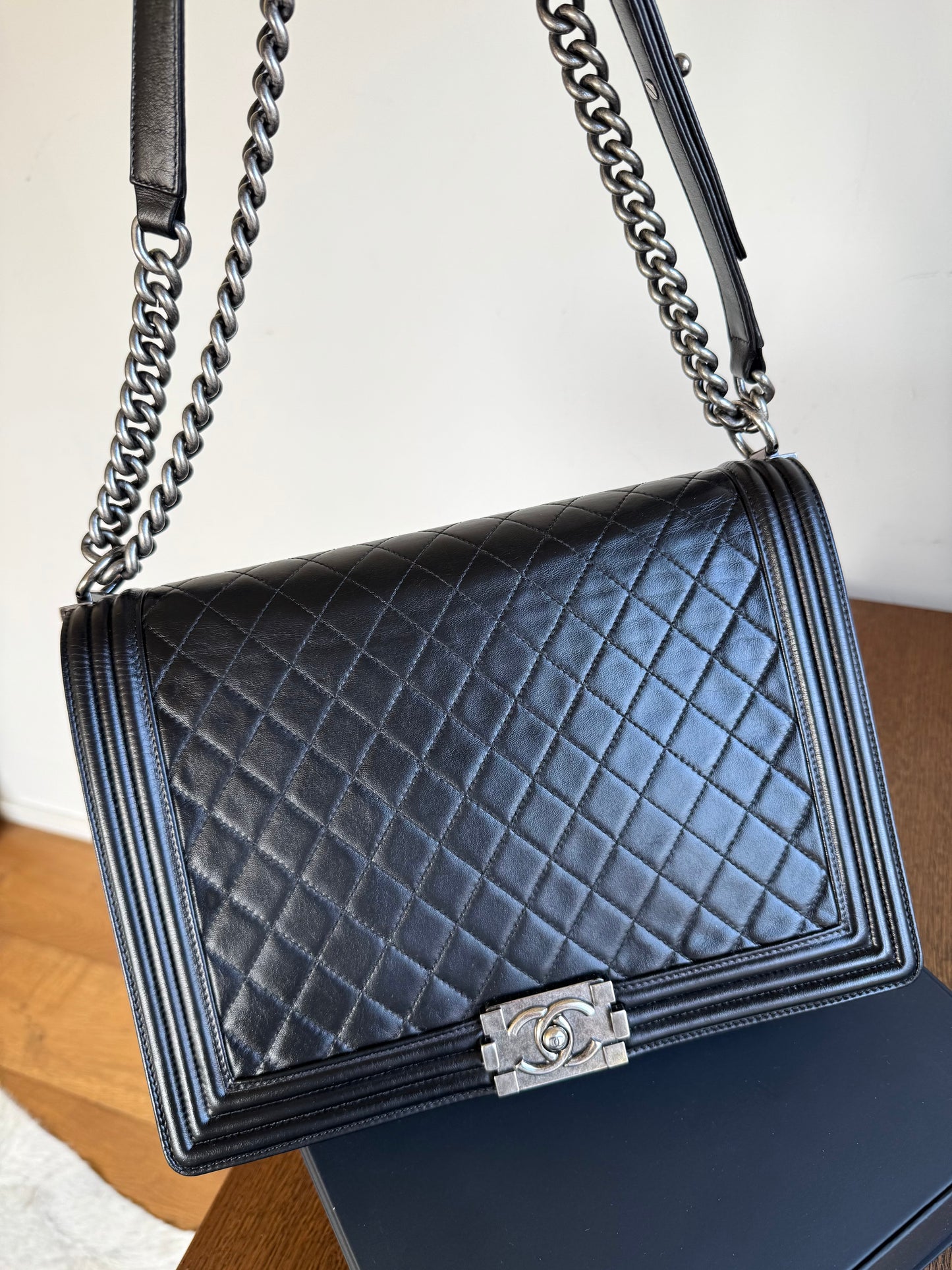 Pre-owned Chanel Boy Maxi Black Leather Flap Bag