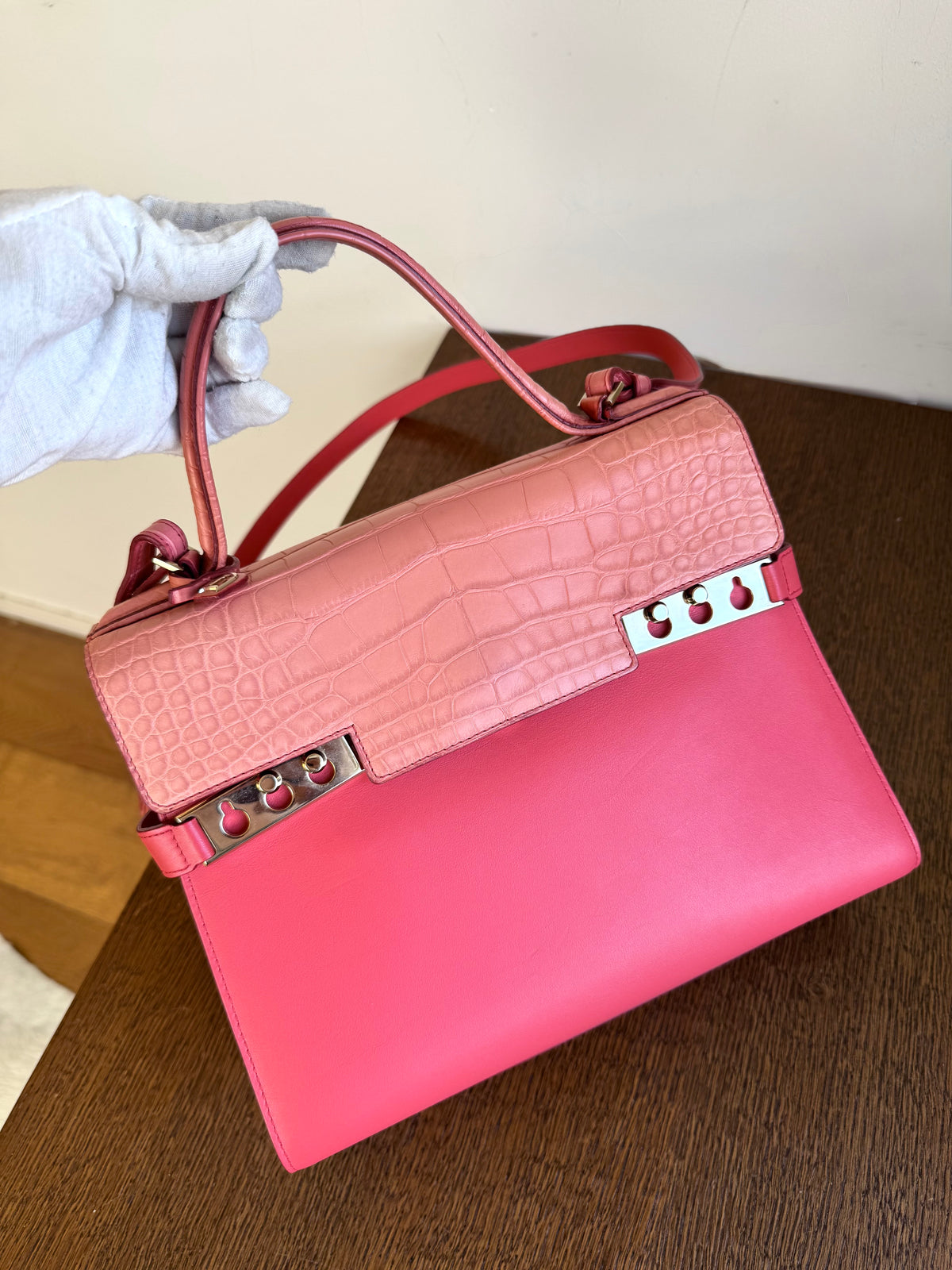 Pre-owned Delvaux Tempête MM Salmon Pink Crocodile Leather Bag