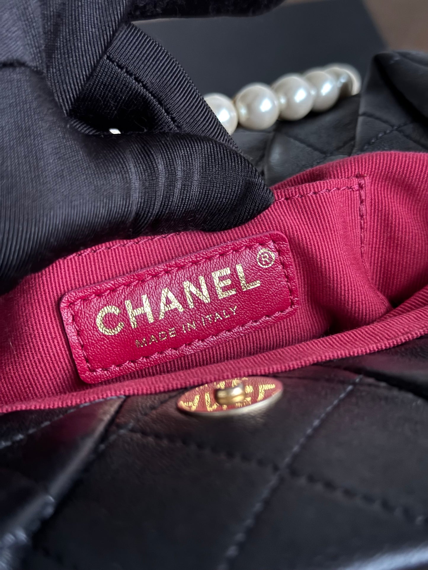 Pre-owned Chanel Black Lambskin Pearl Crown Handle Bag