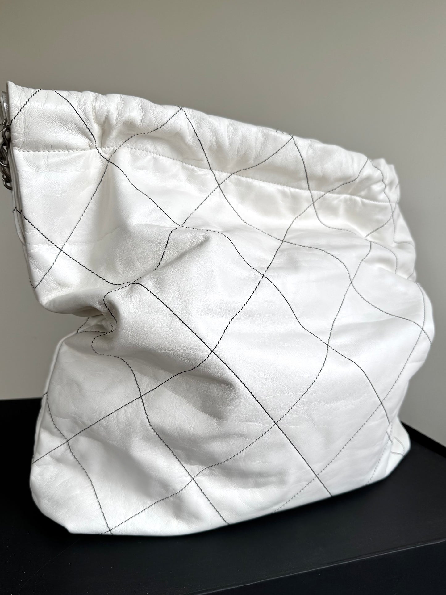Pre-owned Chanel 22 Large White Leather Tote Bag