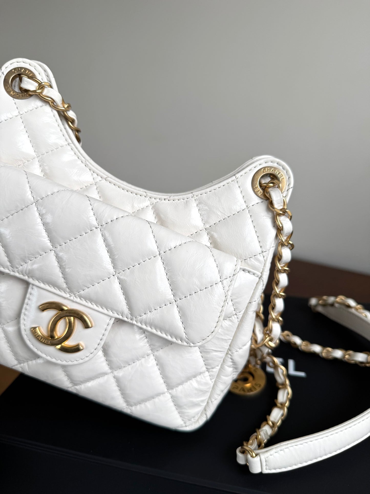 Pre-owned Chanel 2023 CC Small Wavy White Shiny Calfskin Hobo Bag