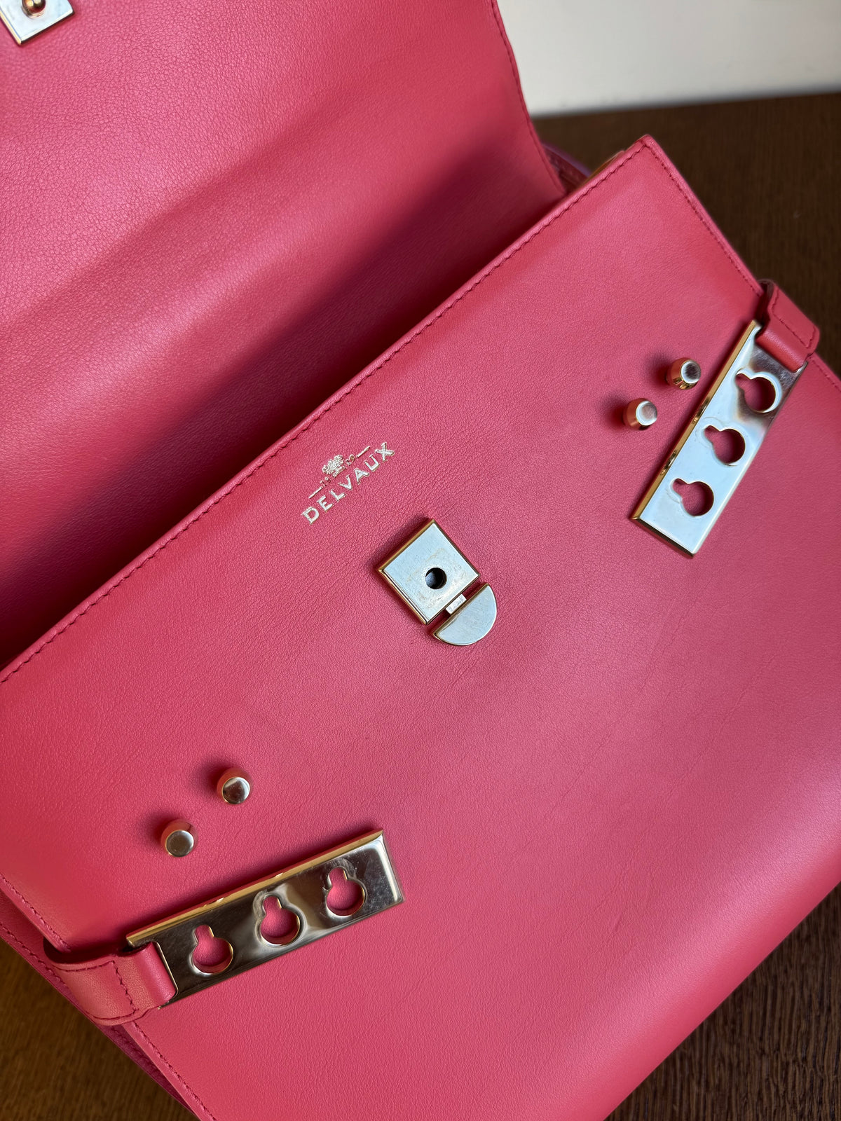 Pre-owned Delvaux Tempête MM Salmon Pink Crocodile Leather Bag