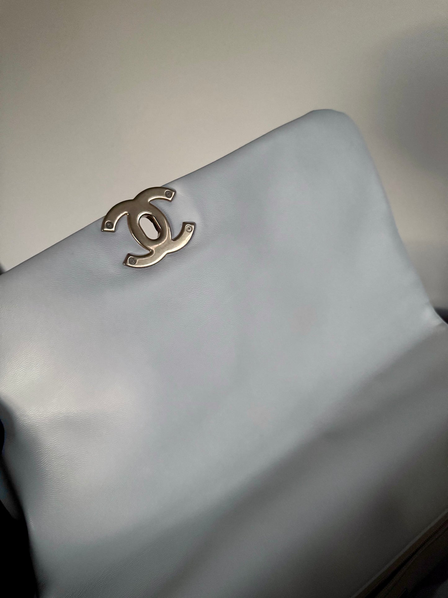 Pre-owned Chanel 19 Maxi White Lambskin Flap Bag
