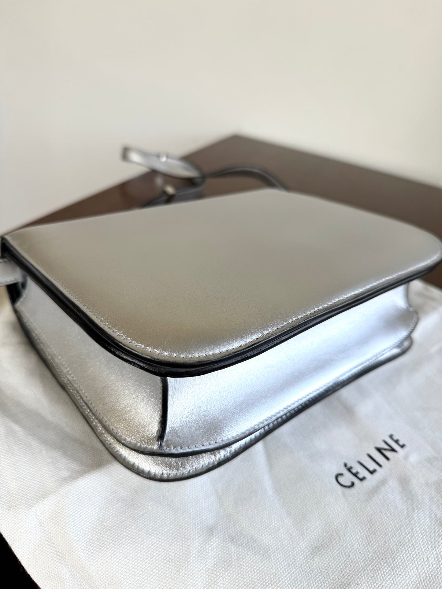 Pre-owned Céline Classic Box Medium Silver Leather Bag
