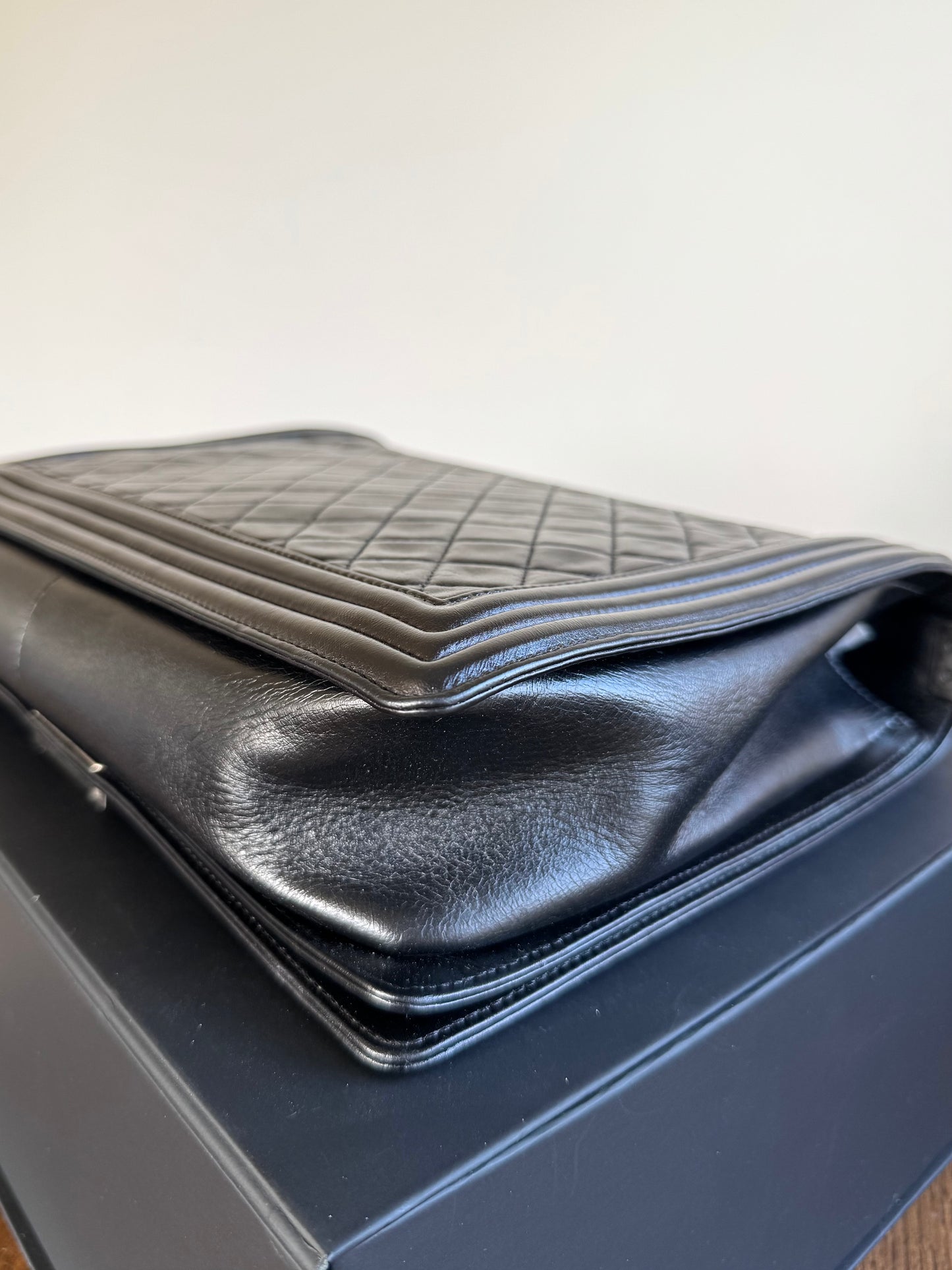 Pre-owned Chanel Boy Maxi Black Leather Flap Bag