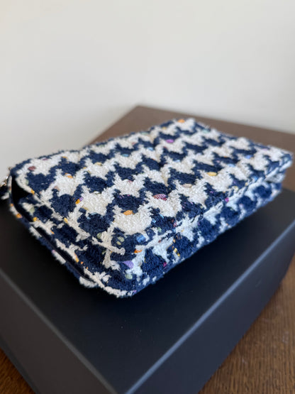 Pre-owned Chanel 19 Tweed Navy White Wallet On Chain