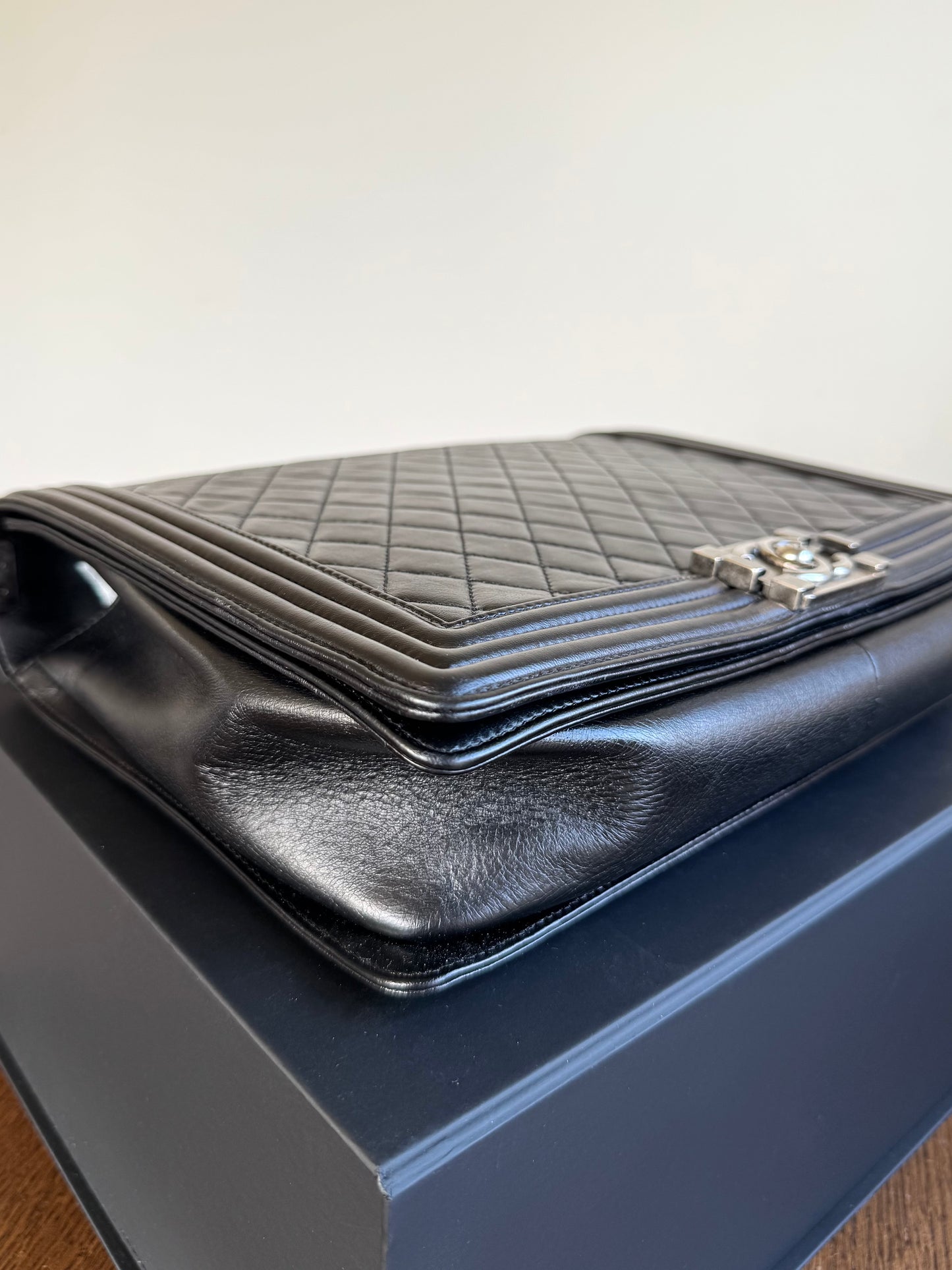 Pre-owned Chanel Boy Maxi Black Leather Flap Bag