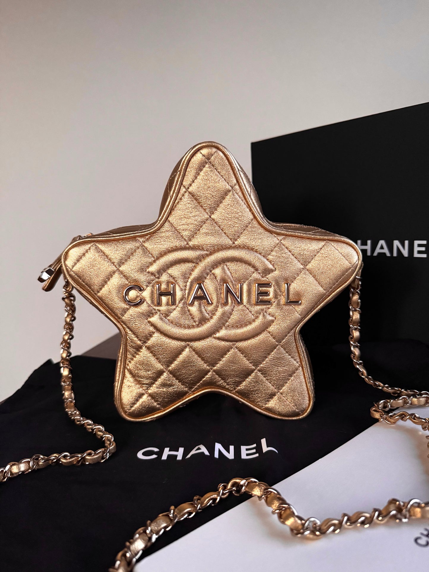 Pre-owned Chanel Walk Of Fame Metallic Gold Leather Bag