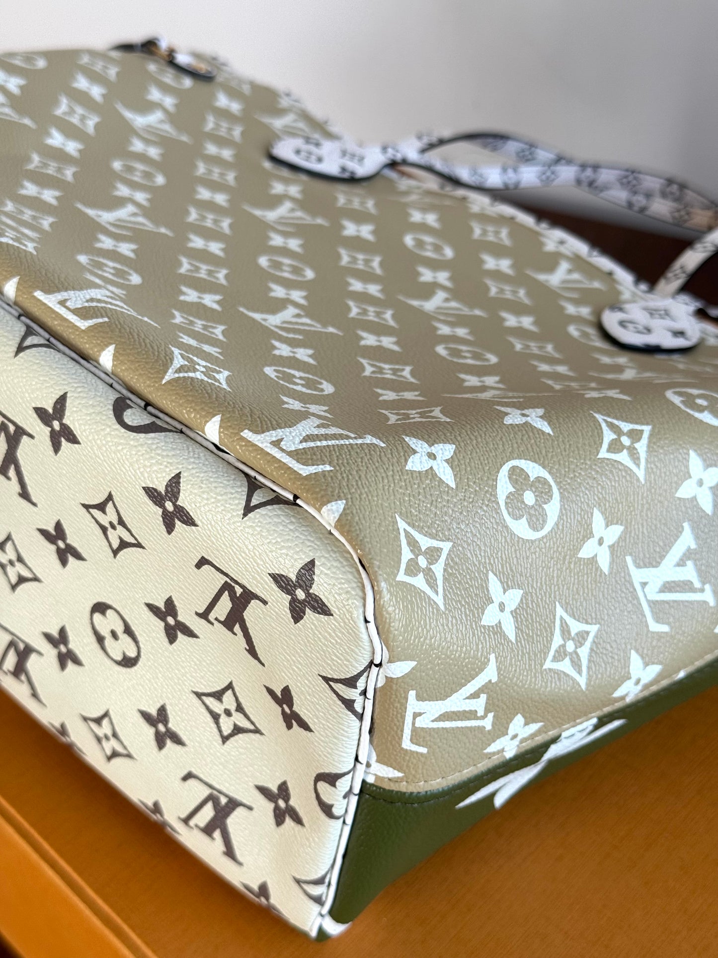 Pre-owned Louis Vuitton Neverfull MM Monogram Giant Kaki Tote Bag
