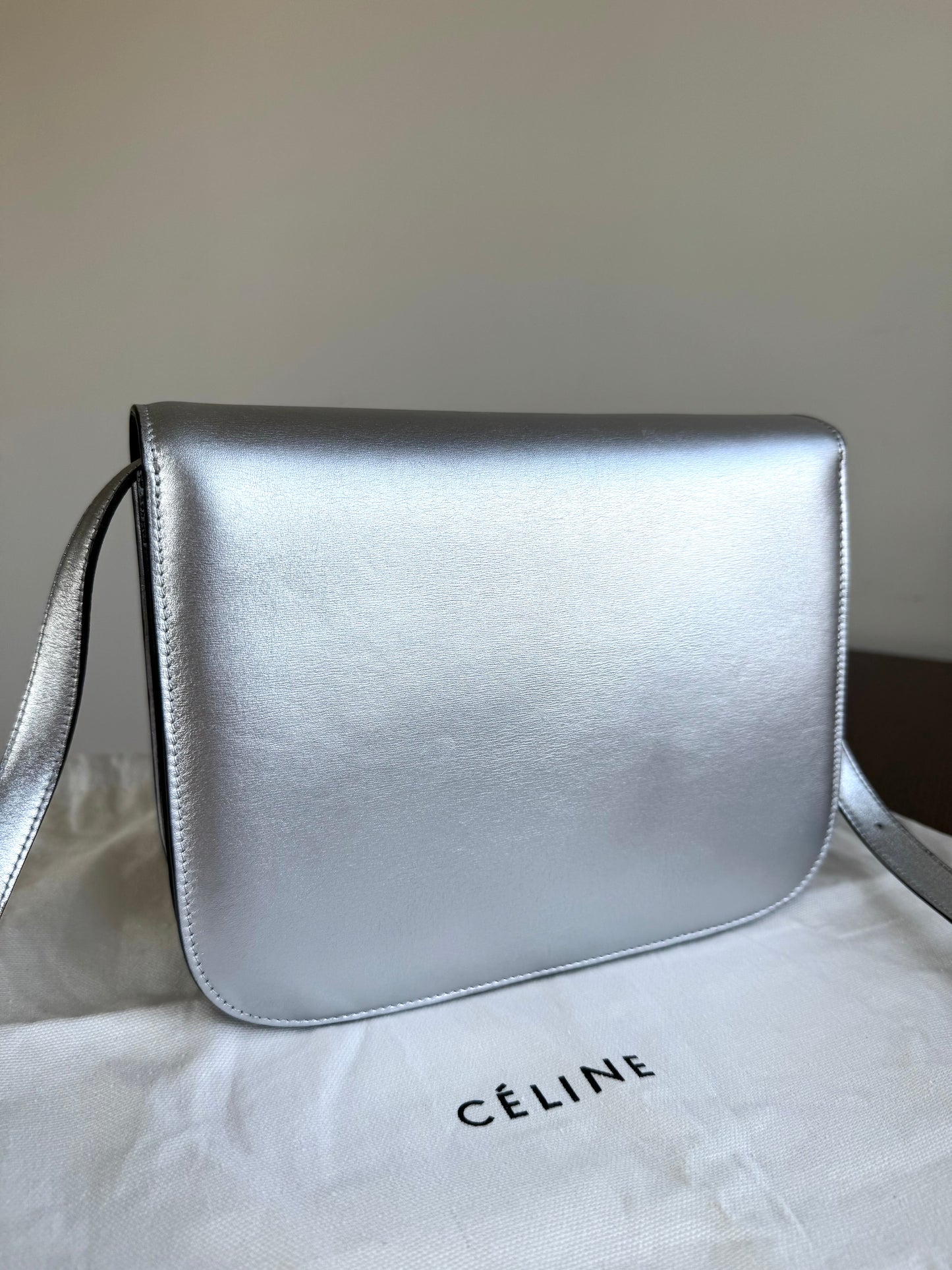 Pre-owned Céline Classic Box Medium Silver Leather Bag