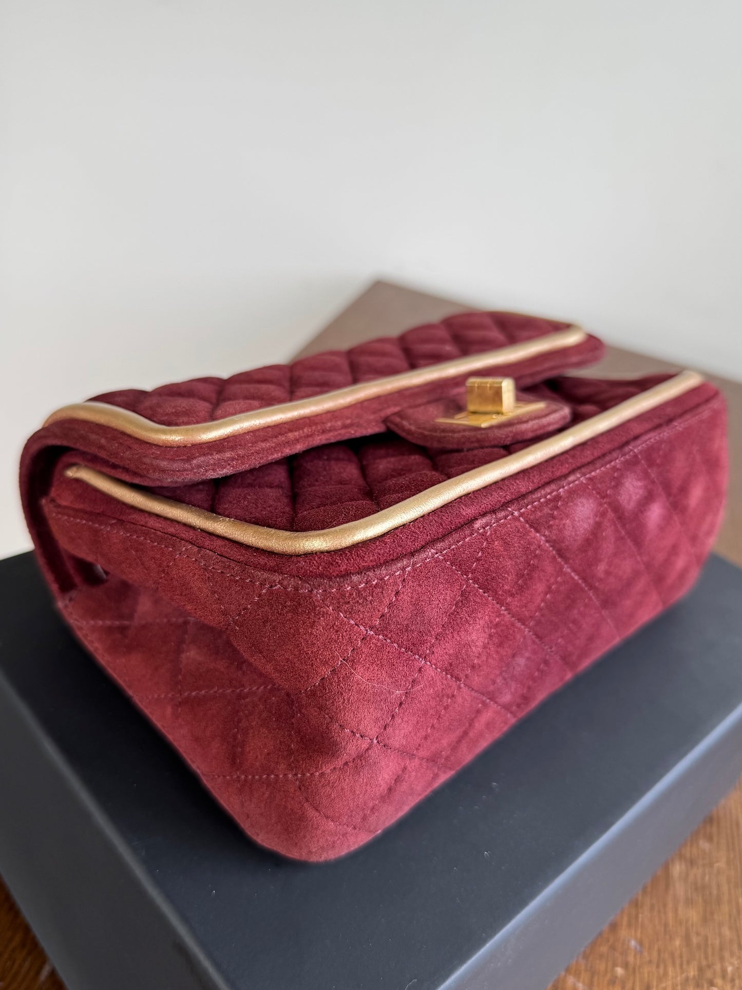 Pre-owned Chanel 2.55 Reissue Small 224 Burgundy Suede Flap Bag