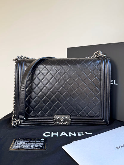 Pre-owned Chanel Boy Maxi Black Leather Flap Bag