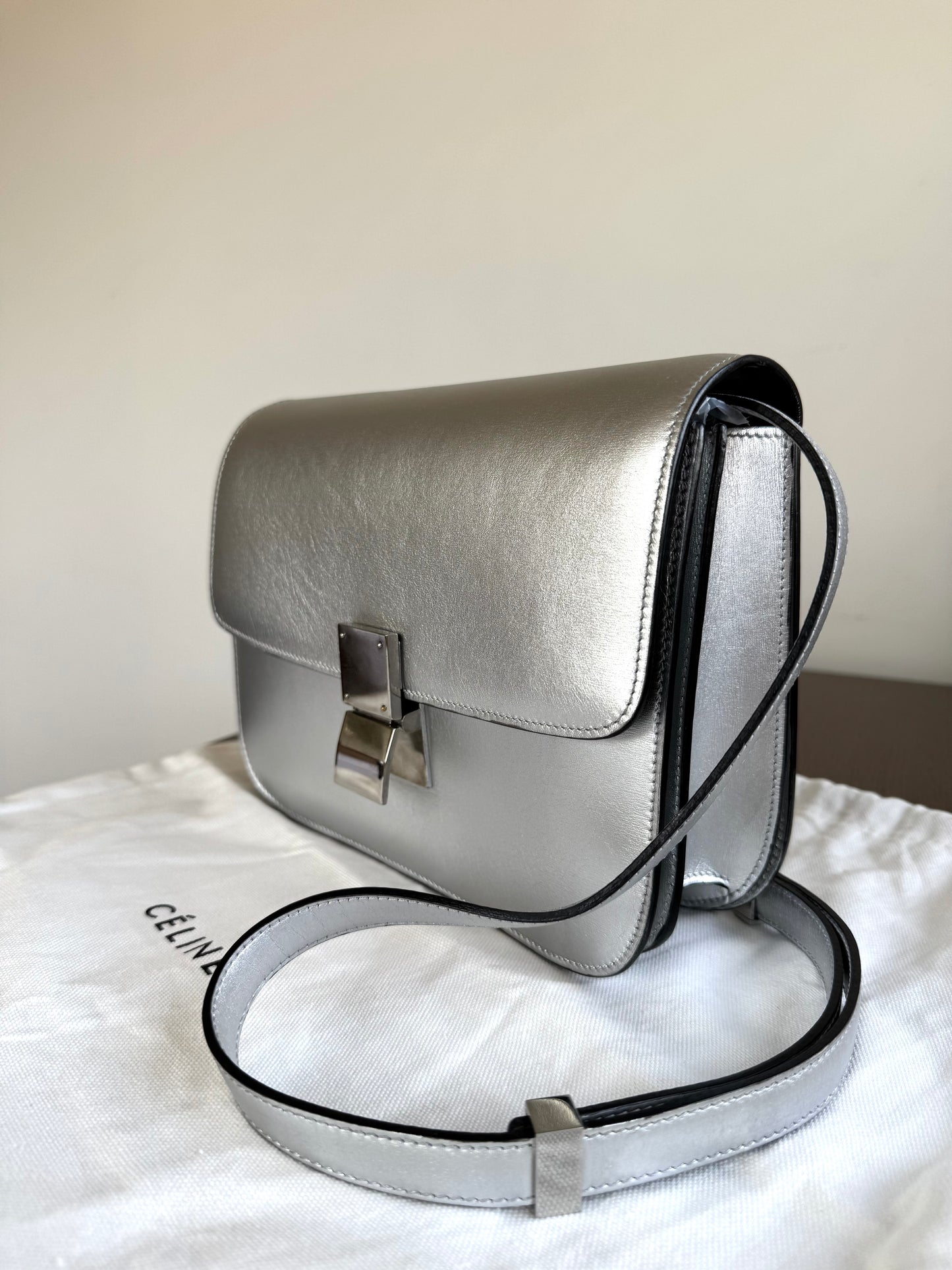 Pre-owned Céline Classic Box Medium Silver Leather Bag