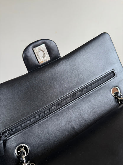 Pre-owned Chanel Timeless Classic Medium Black Lambskin Flap Bag