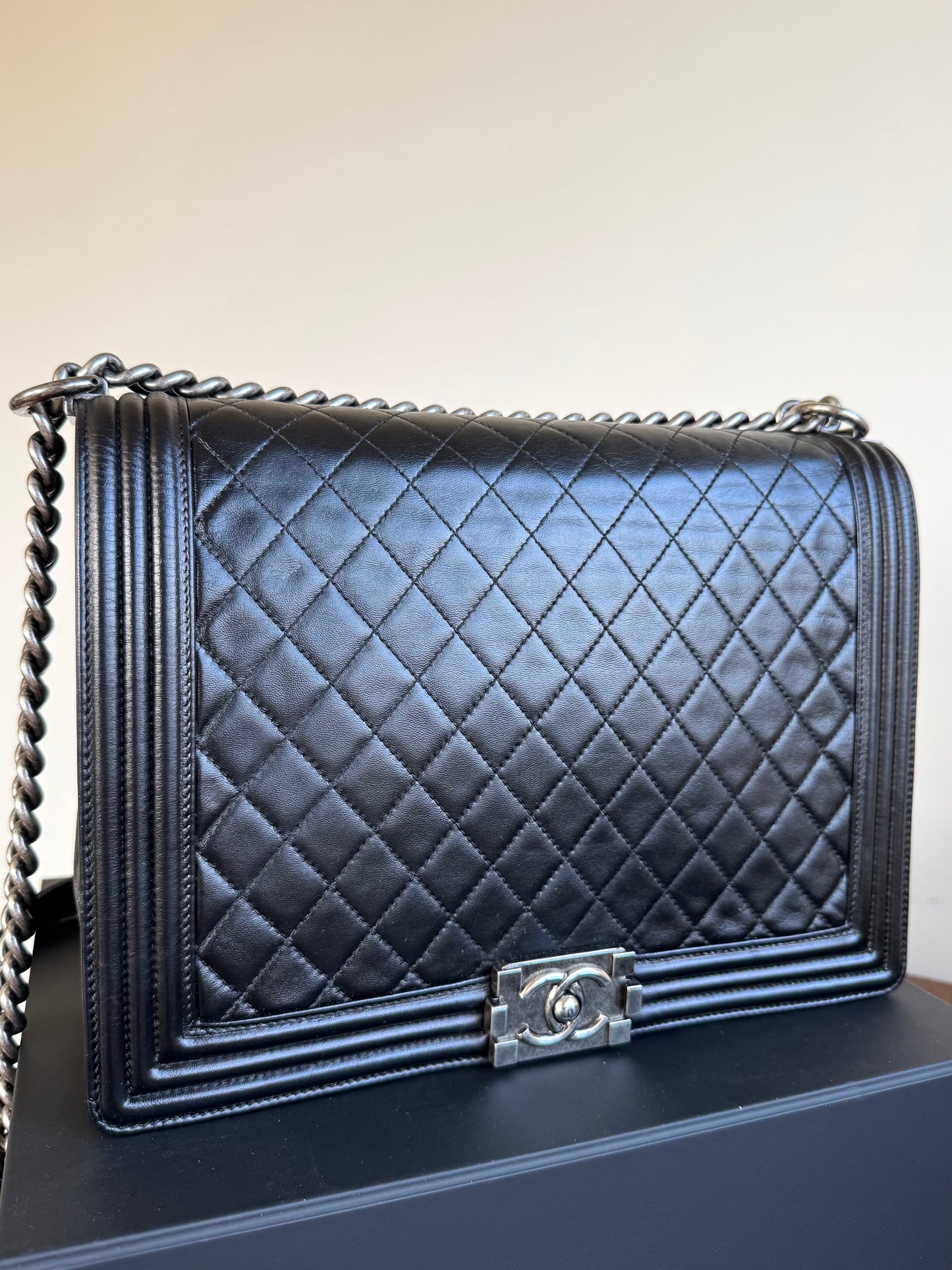 Pre-owned Chanel Boy Maxi Black Leather Flap Bag