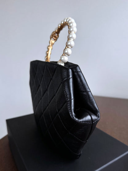Pre-owned Chanel Black Lambskin Pearl Crown Handle Bag