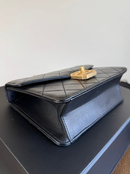 Pre-owned Chanel CC Crystal Geometric Black Lambskin Flap Bag
