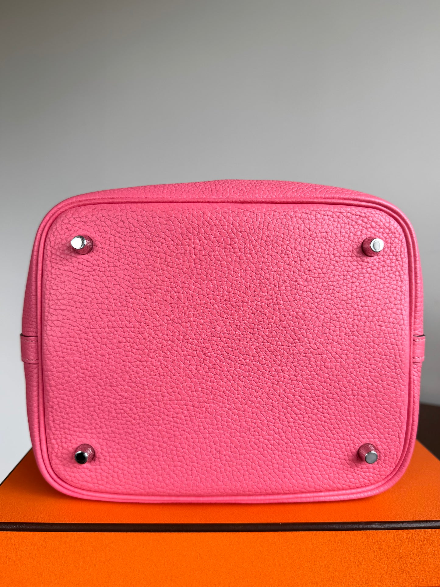 Pre-owned Hermès Picotin 22 Rose Azalee Clemence Handbag