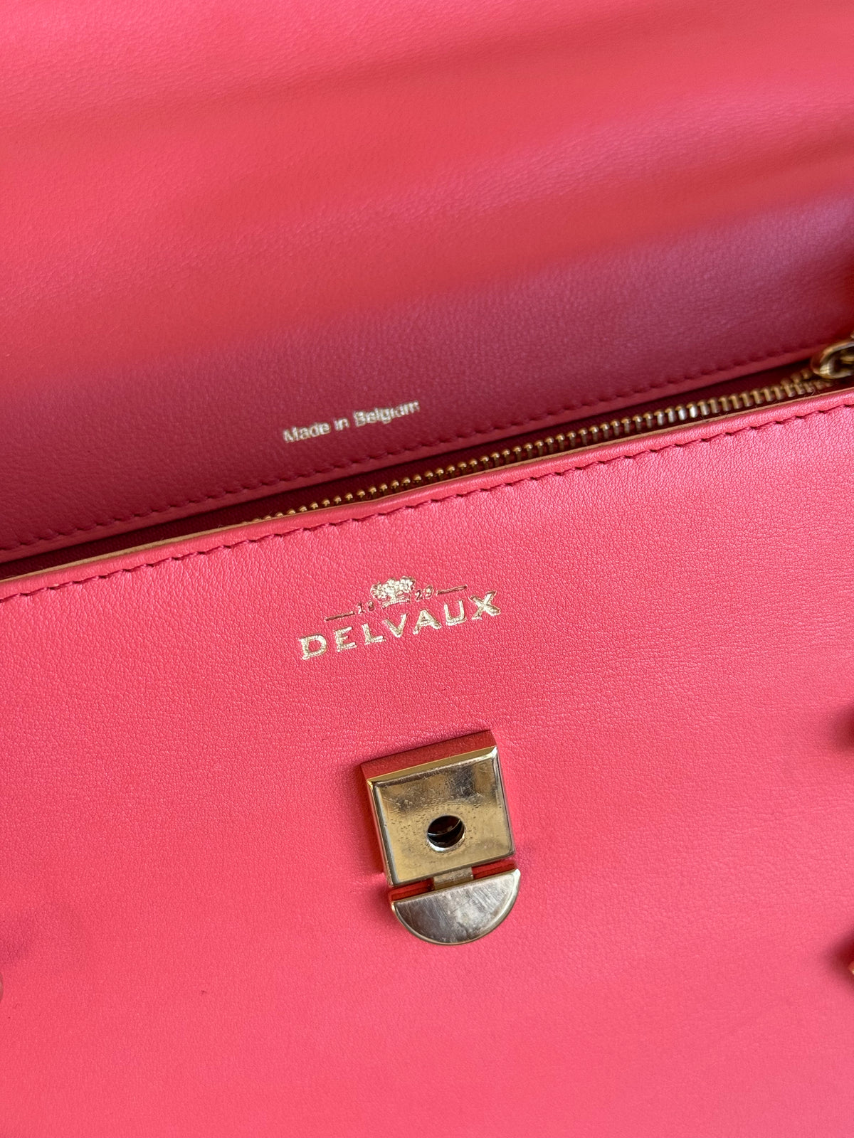 Pre-owned Delvaux Tempête MM Salmon Pink Crocodile Leather Bag