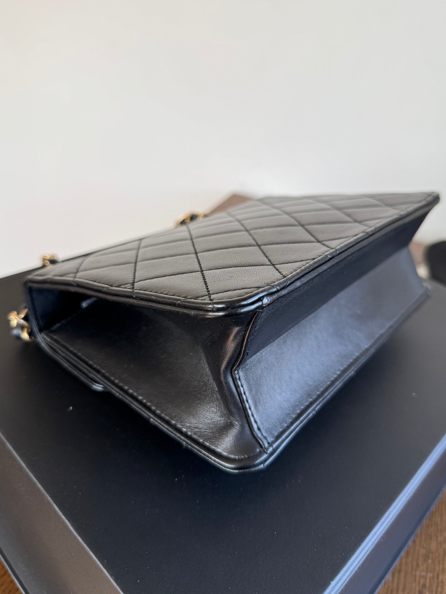 Pre-owned Chanel CC Crystal Geometric Black Lambskin Flap Bag
