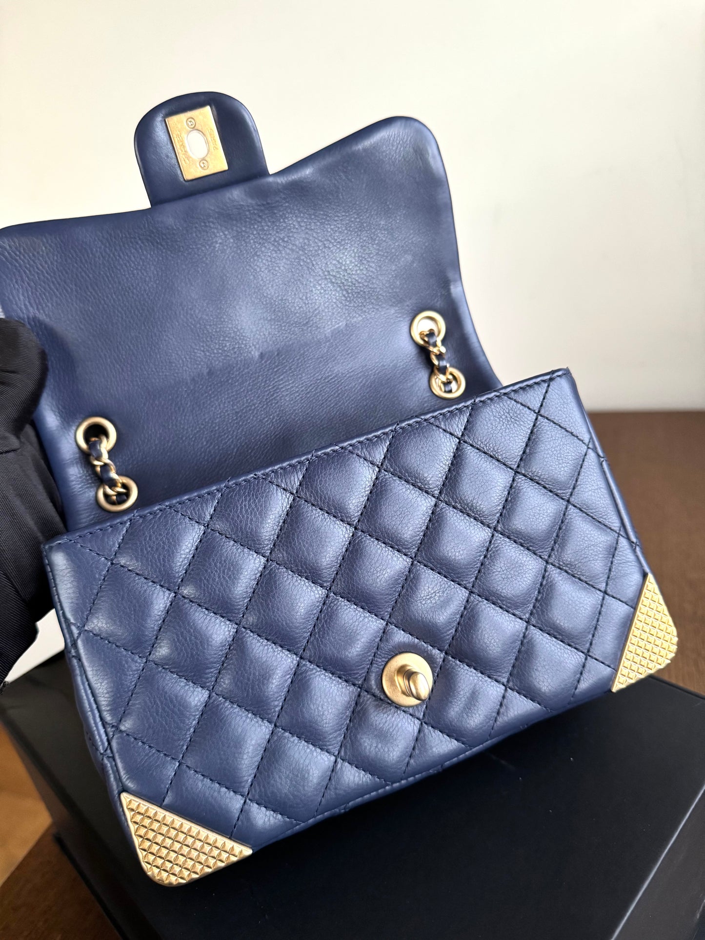 Pre-owned Chanel Rock The Corner Small Navy Leather Flap Bag