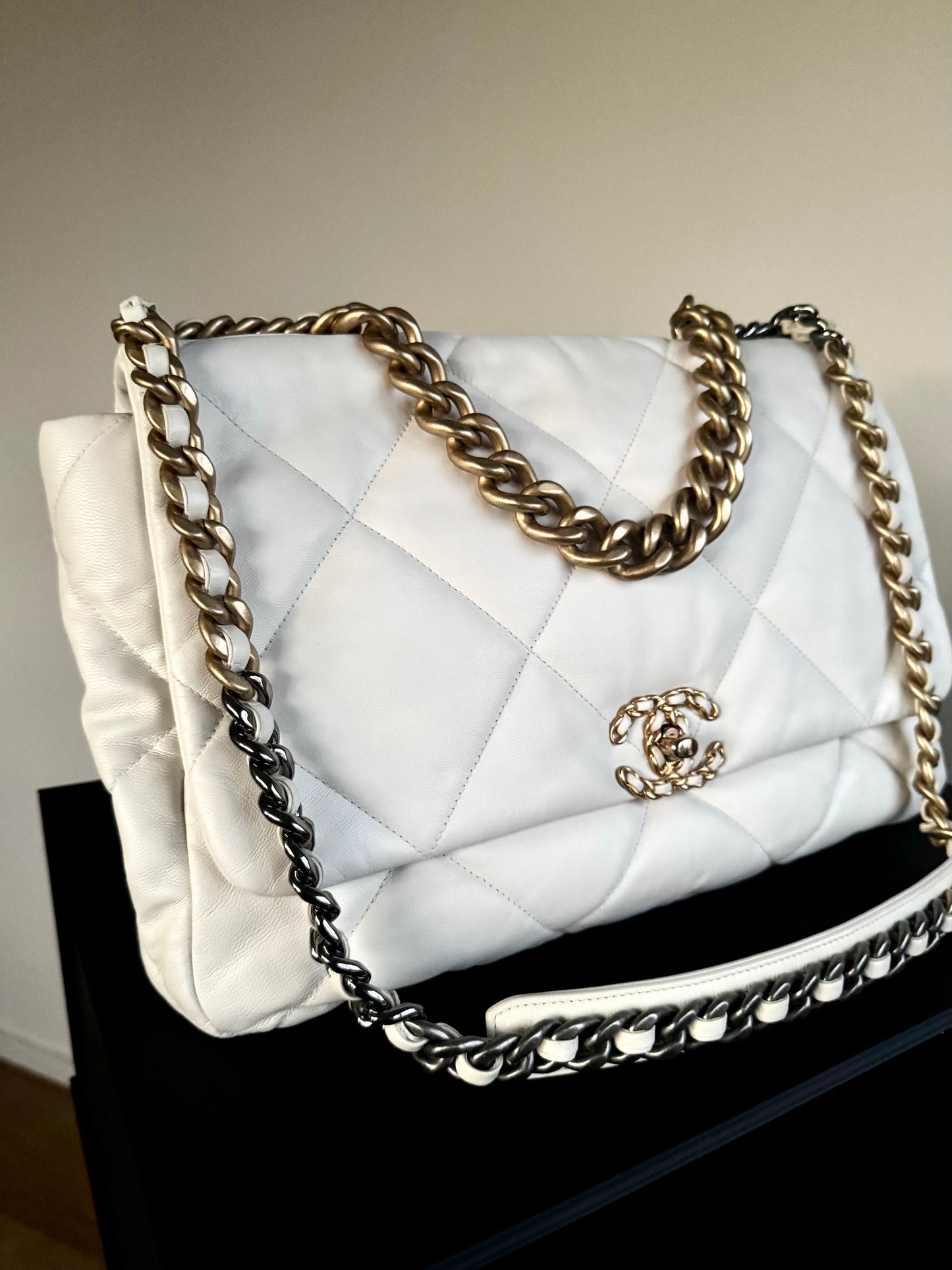 Pre-owned Chanel 19 Maxi White Lambskin Flap Bag