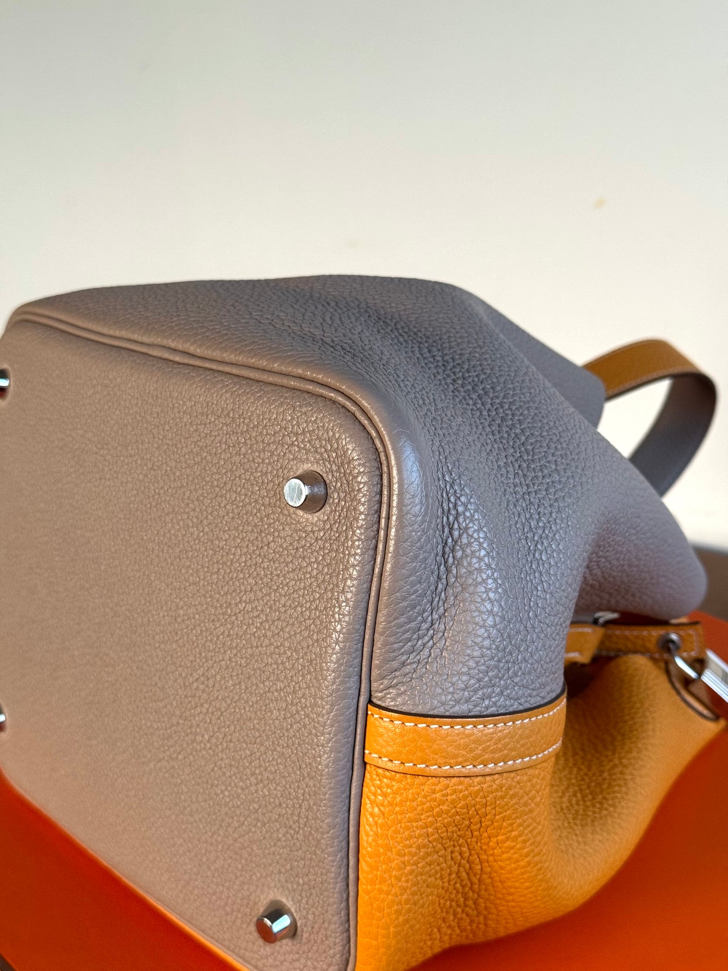 Pre-owned Hermès Picotin 22 Bicolor Clemence Handbag