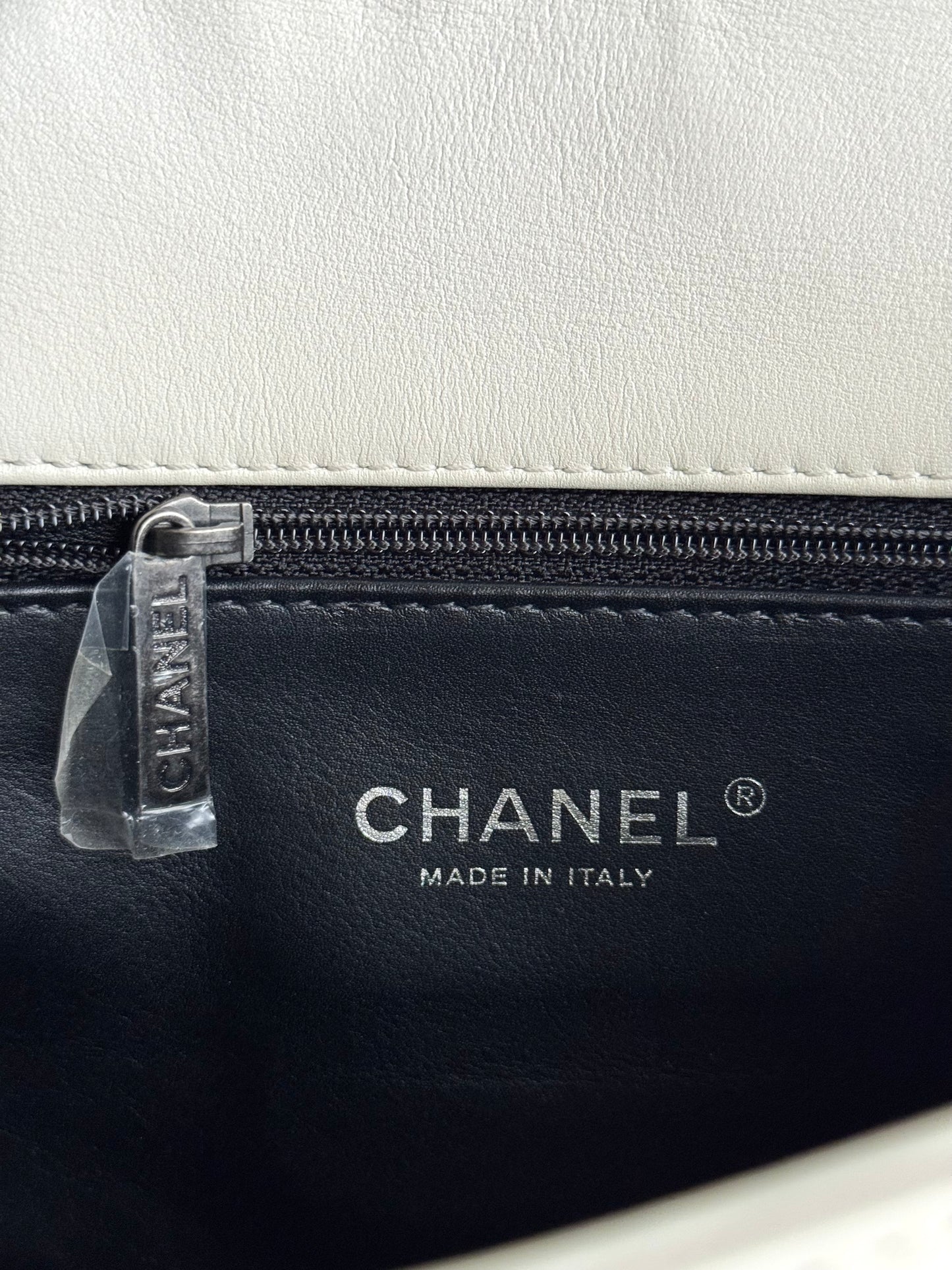 Pre-owned Chanel Boy Medium Off White Python Chain Around Flap Bag