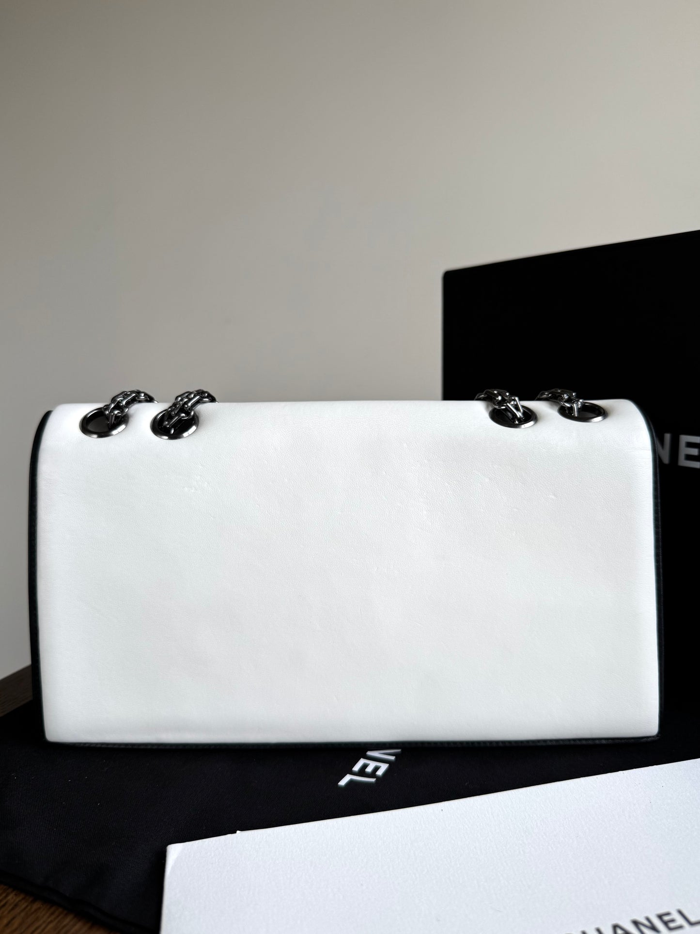 Pre-owned Chanel Mademoiselle East West White Leather Bag