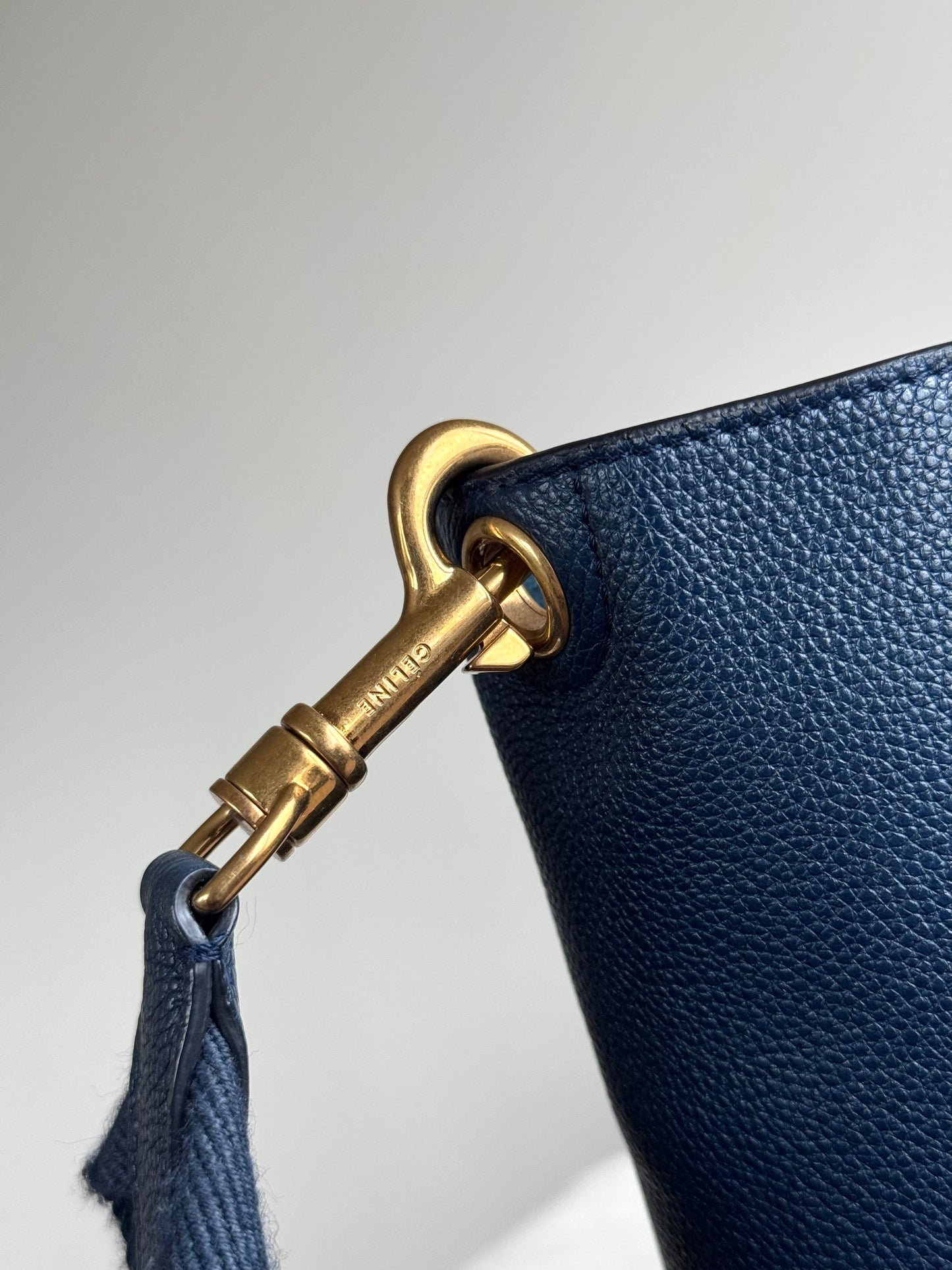 Pre-owned Céline Seau Sangle Small Navy Calfskin Tote Bag