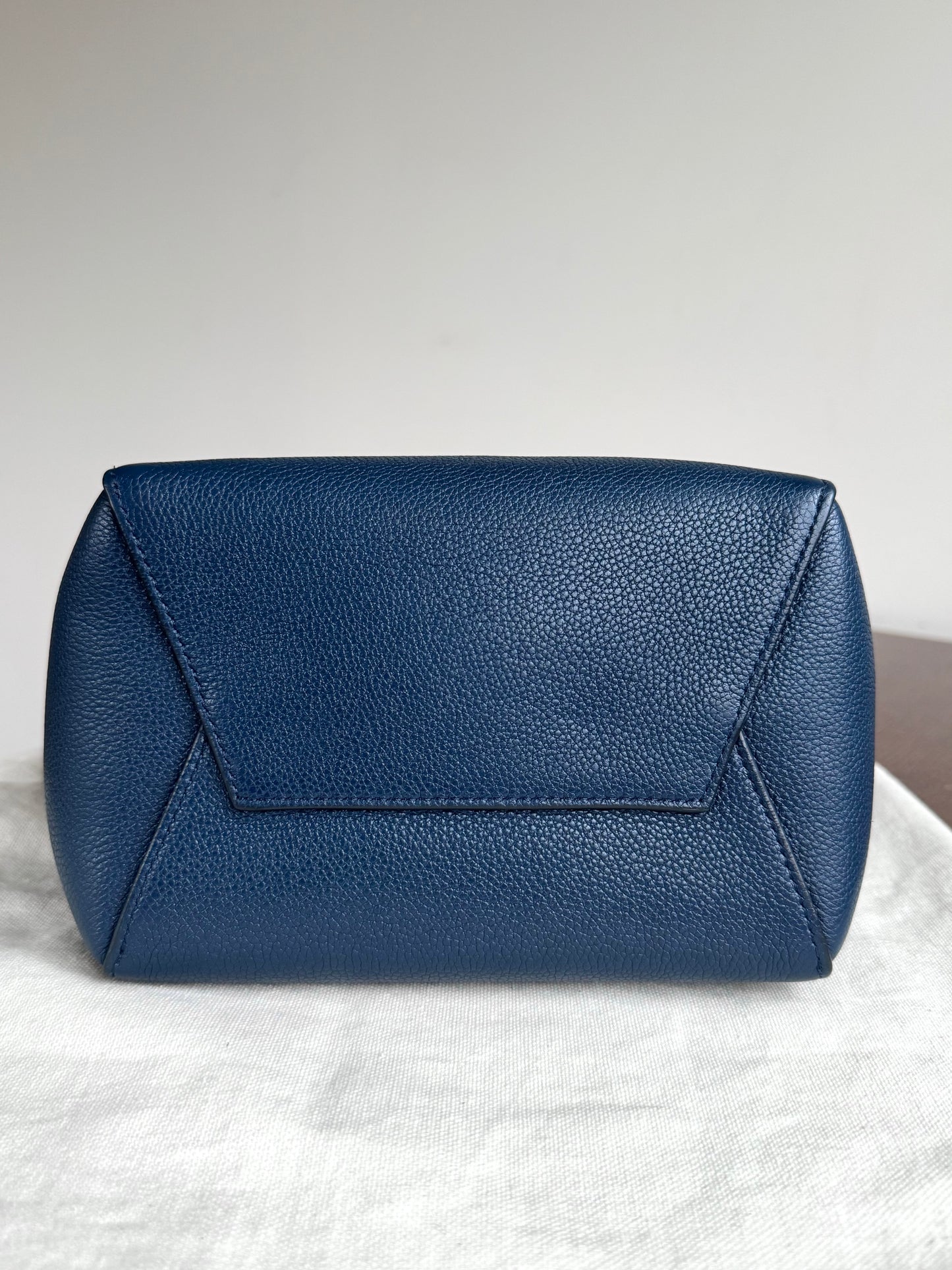 Pre-owned Céline Seau Sangle Small Navy Calfskin Tote Bag